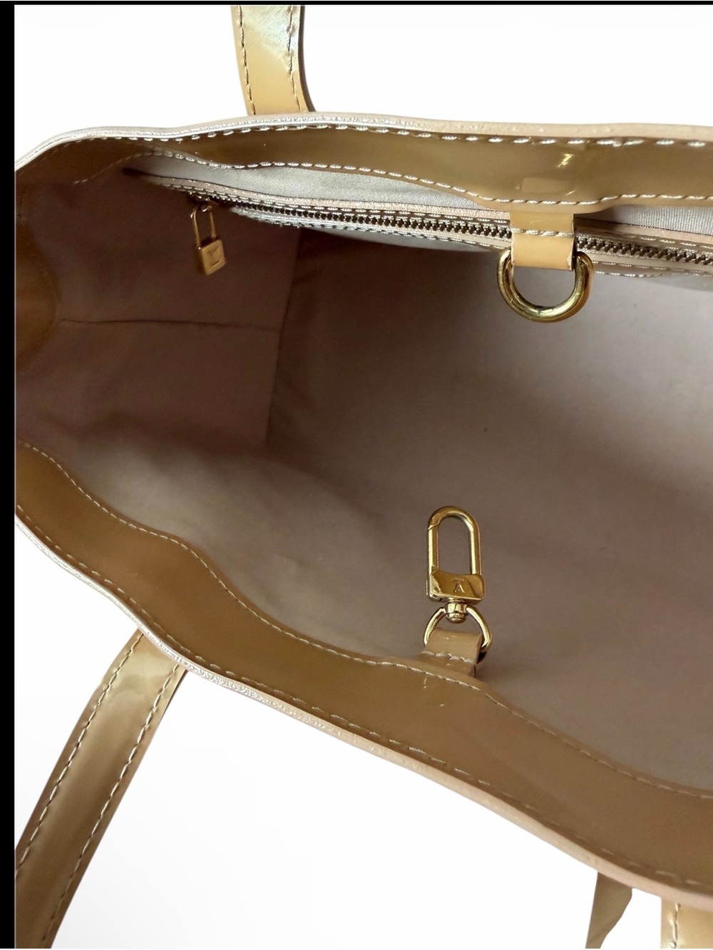 Louis Vuitton Wilshire PM, Monogram Vernis, Patent Leather Tote - Picture 14 of 16